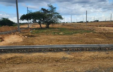 LOTES CON SERVICIOS BASICOS Y FINANCIAMIENTO DIRECTO EN SANTO DOMINGO ESTE .