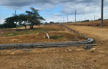 LOTES CON SERVICIOS BASICOS Y FINANCIAMIENTO DIRECTO EN SANTO DOMINGO ESTE .